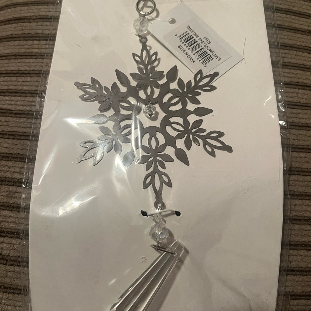NWT- snowflake ornament with charm